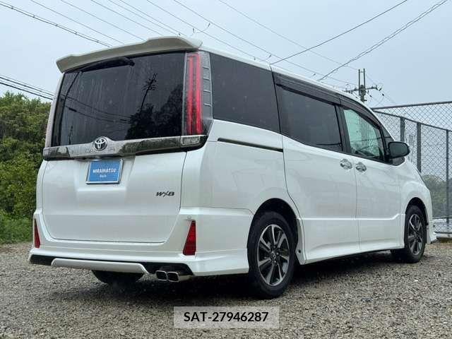 Toyota NOAH 2018-02 321568-5