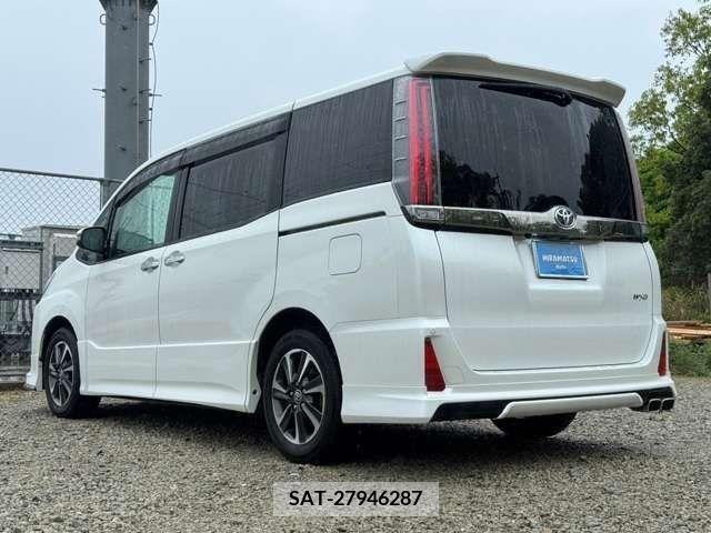 Toyota NOAH 2018-02 321568-2