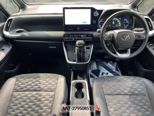 Toyota VOXY HYBRID 2022-04 335728-1