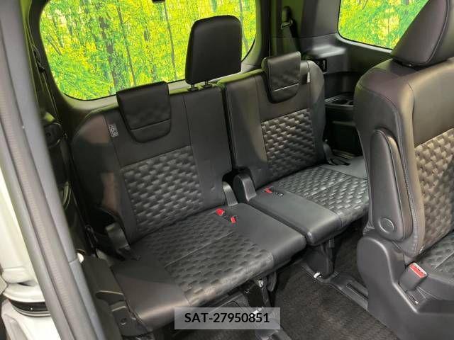 Toyota VOXY HYBRID 2022-04 335728-10