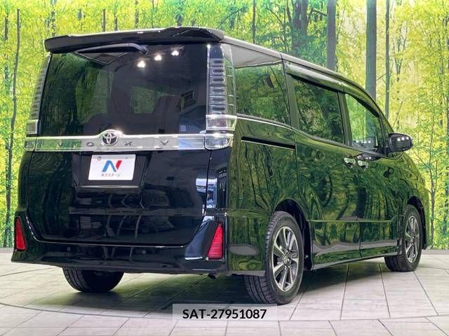Toyota VOXY 2020-02 220342-17