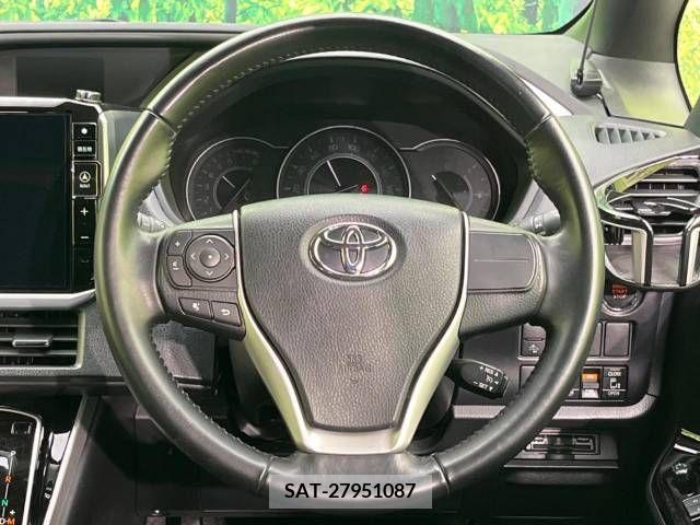 Toyota VOXY 2020-02 220342-11