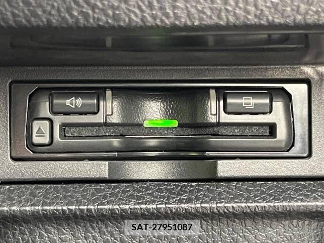 Toyota VOXY 2020-02 220342-6