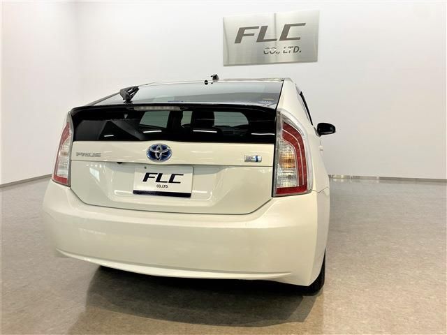 Toyota PRIUS 2014-03 181262-4