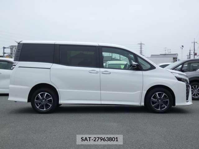 Toyota VOXY 2018-01 321749-4