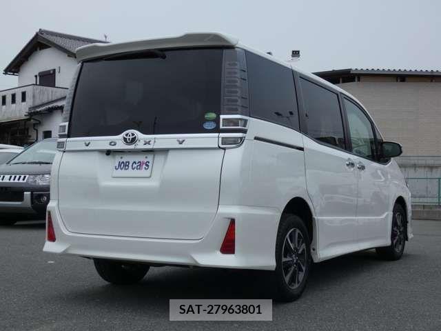 Toyota VOXY 2018-01 321749-3
