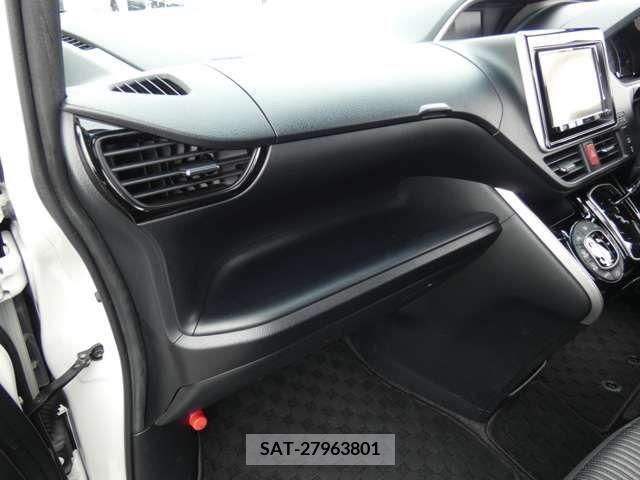 Toyota VOXY 2018-01 321749-17