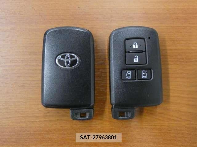 Toyota VOXY 2018-01 321749-27