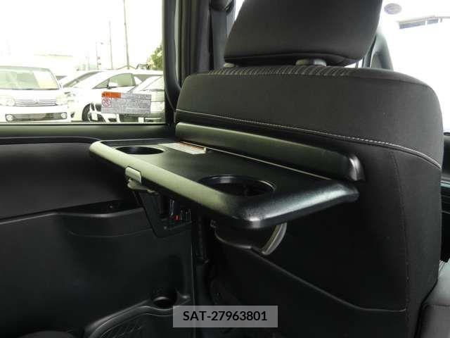 Toyota VOXY 2018-01 321749-24