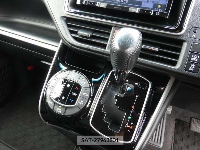 Toyota VOXY 2018-01 321749-14