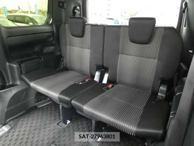 Toyota VOXY 2018-01 321749-23
