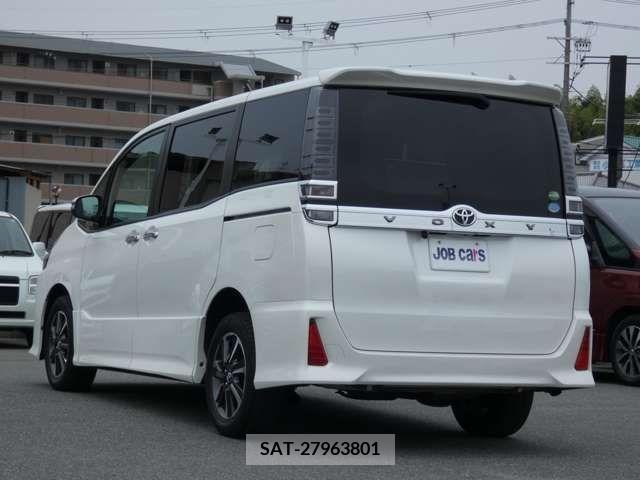 Toyota VOXY 2018-01 321749-2