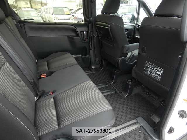 Toyota VOXY 2018-01 321749-22