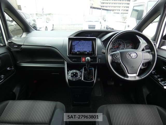 Toyota VOXY 2018-01 321749-1