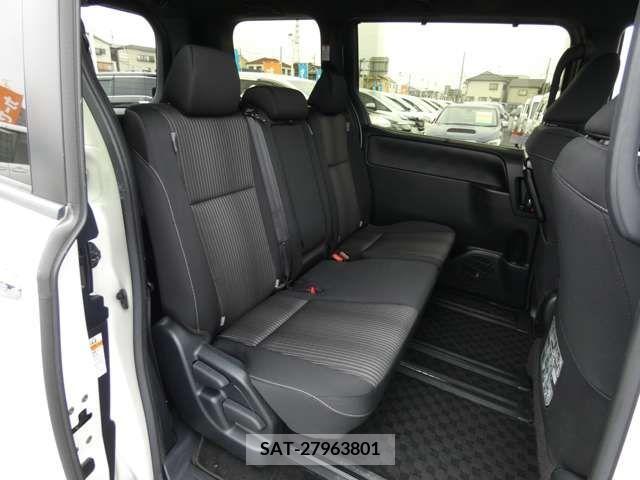 Toyota VOXY 2018-01 321749-21