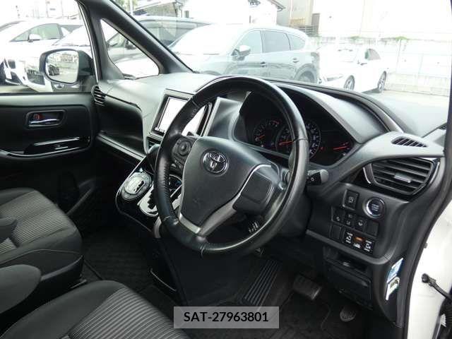 Toyota VOXY 2018-01 321749-12