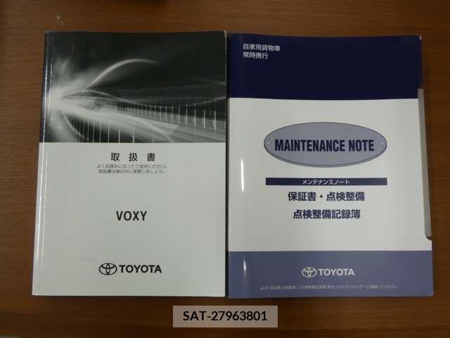 Toyota VOXY 2018-01 321749-28