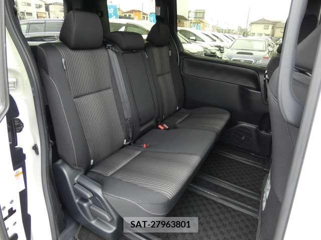 Toyota VOXY 2018-01 321749-20