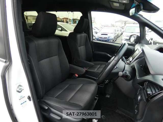 Toyota VOXY 2018-01 321749-19