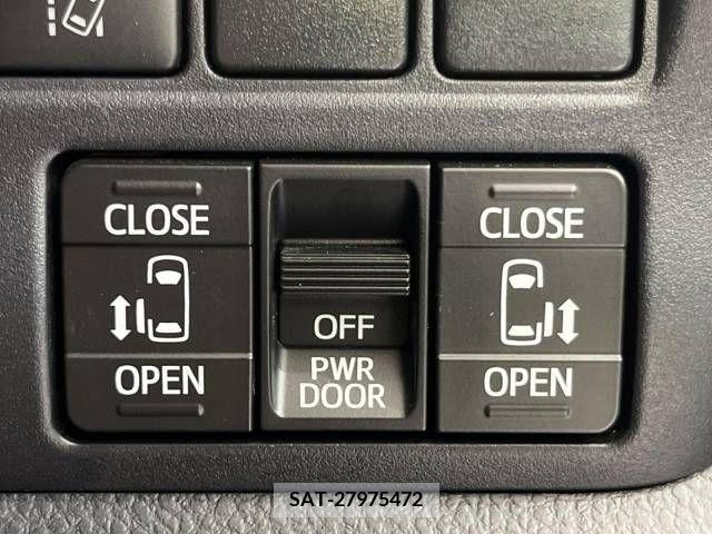 Toyota VOXY 2019-06 337904-4