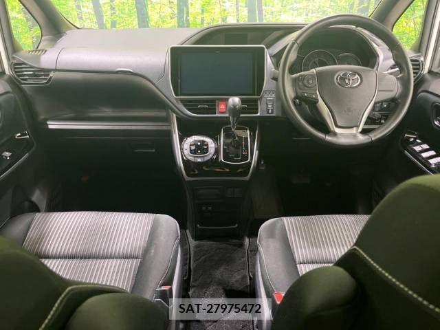Toyota VOXY 2019-06 337904-1