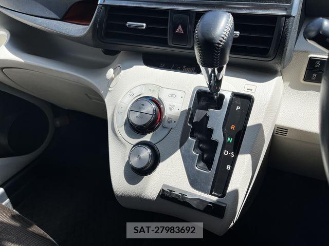Toyota SIENTA 2016-06 298409-6