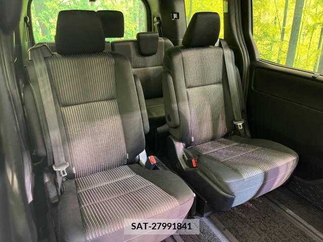Toyota VOXY 2018-02 216538-9