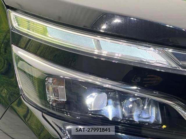 Toyota VOXY 2018-02 216538-13