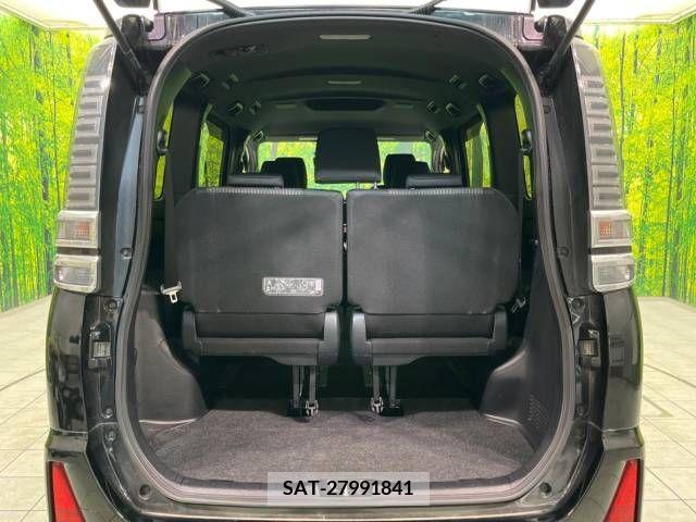 Toyota VOXY 2018-02 216538-11