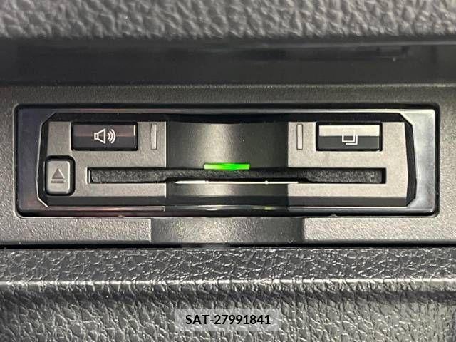 Toyota VOXY 2018-02 216538-7