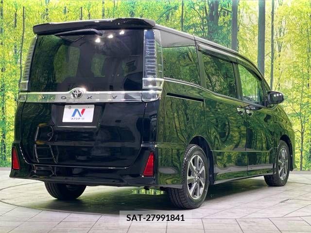 Toyota VOXY 2018-02 216538-17
