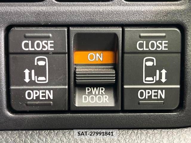 Toyota VOXY 2018-02 216538-5