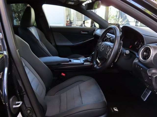 Lexus IS 2022-01 15724-15