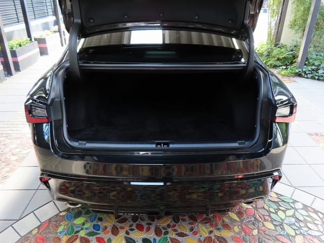 Lexus IS 2022-01 15724-25