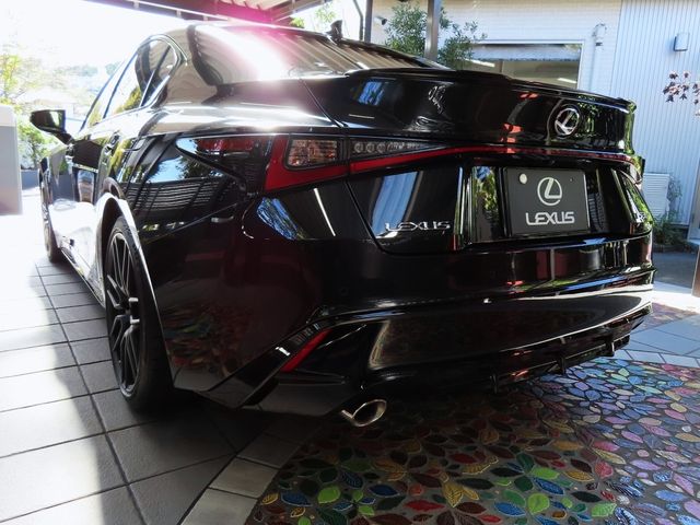 Lexus IS 2022-01 15724-1