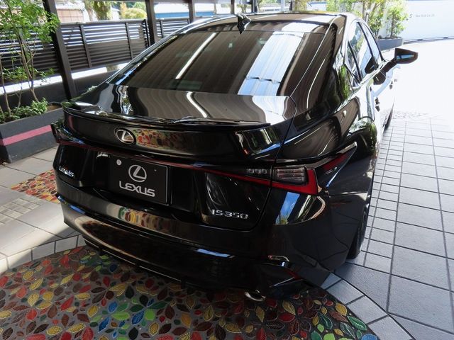 Lexus IS 2022-01 15724-7