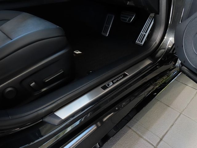 Lexus IS 2022-01 15724-14