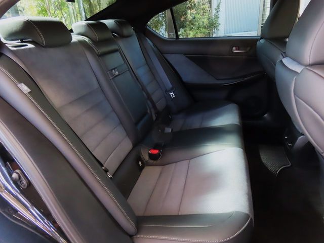 Lexus IS 2022-01 15724-24