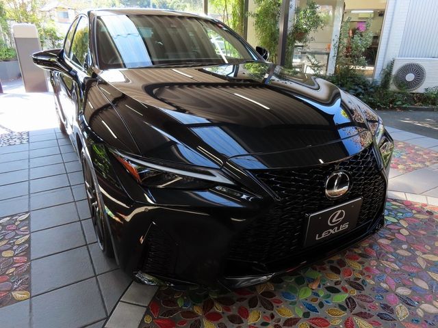 Lexus IS 2022-01 15724-9