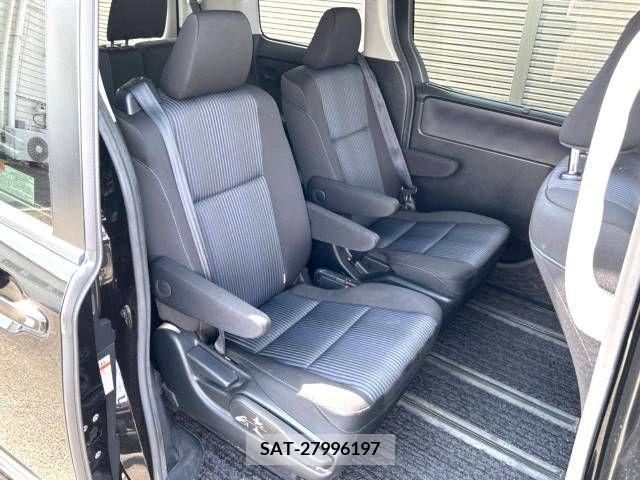 Toyota VOXY 2014-08 370502-9