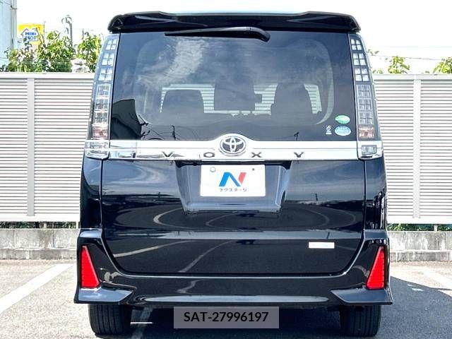 Toyota VOXY 2014-08 370502-16
