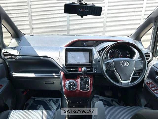 Toyota VOXY 2014-08 370502-1