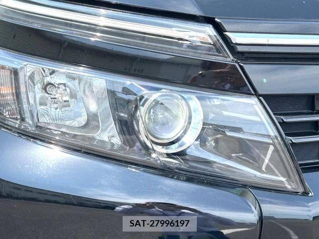 Toyota VOXY 2014-08 370502-13