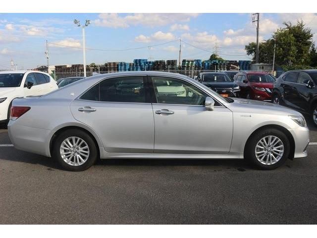 Toyota CROWN SEDAN 2017-05 23672-2