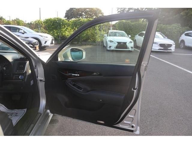 Toyota CROWN SEDAN 2017-05 23672-8