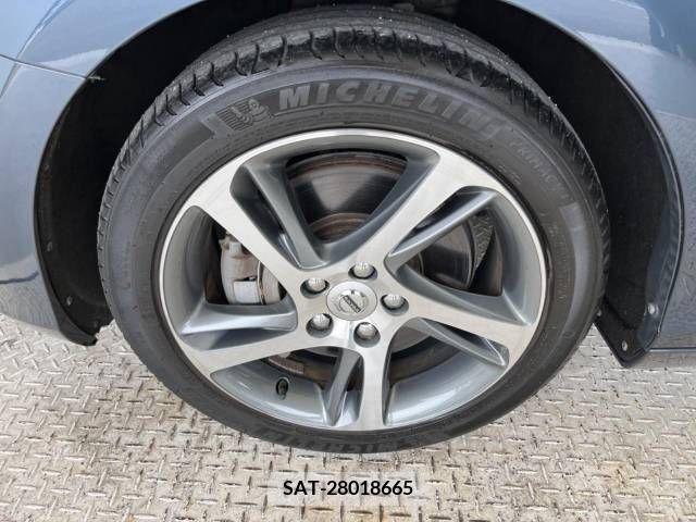 Volvo V40 2016-09 288683-15