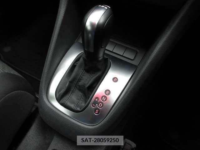 VolksWagen GOLF 2011-08 370667-17