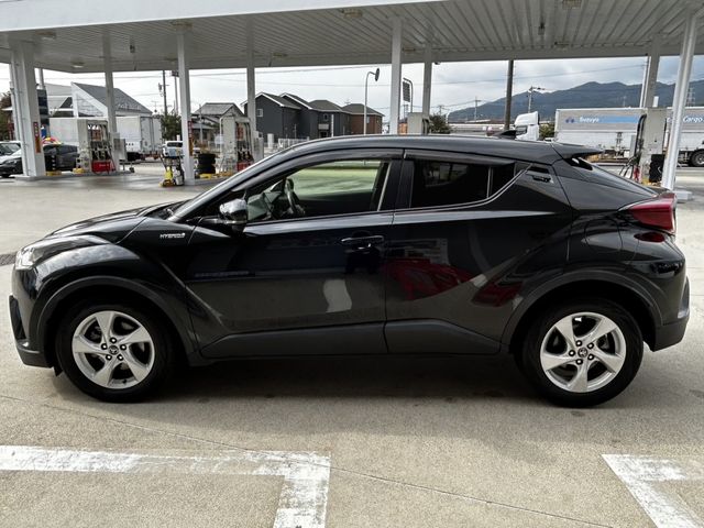 Toyota C-HR 2018-09 13505-7