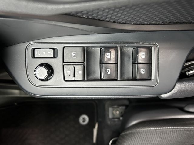Toyota C-HR 2018-09 13505-26