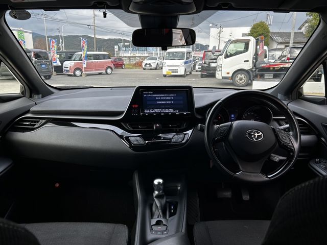 Toyota C-HR 2018-09 13505-1